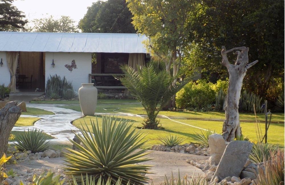 Eldorado Guest House & Camping Okaukuejo Dış mekan fotoğraf